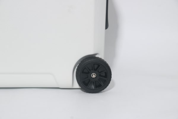 45L Outdoor Portable Wheel Refrigerated Food Cooler with Pull Handle - Image 4